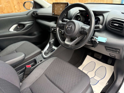 Toyota Yaris 1.5 Yaris Design HEV CVT 5dr 32