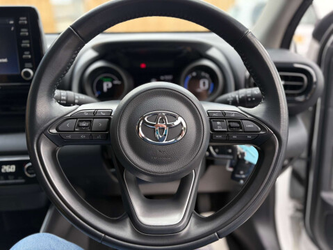Toyota Yaris 1.5 Yaris Design HEV CVT 5dr 43