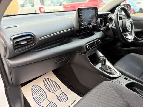 Toyota Yaris 1.5 Yaris Design HEV CVT 5dr 33
