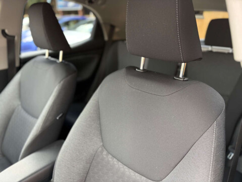 Toyota Yaris 1.5 Yaris Design HEV CVT 5dr 36