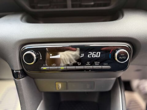 Toyota Yaris 1.5 Yaris Design HEV CVT 5dr 52