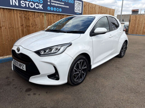 Toyota Yaris 1.5 Yaris Design HEV CVT 5dr 3