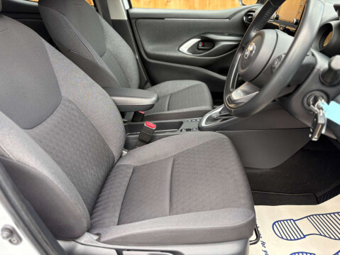 Toyota Yaris 1.5 Yaris Design HEV CVT 5dr 31