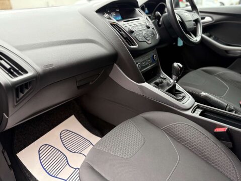 Ford Focus 1.0 Focus Zetec 5dr 29