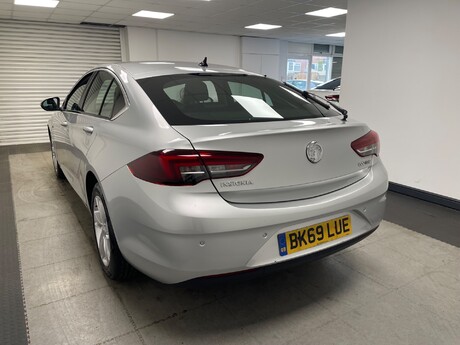 Vauxhall Insignia TECH LINE NAV 8