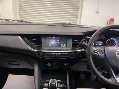 Vauxhall Insignia TECH LINE NAV 18