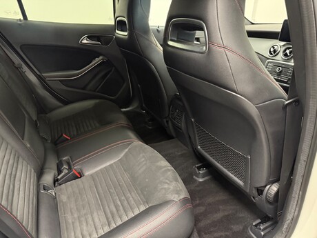 Mercedes-Benz GLA Class GLA 200 D AMG LINE 27