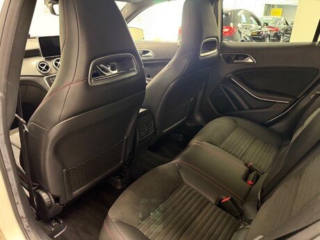 Mercedes-Benz GLA Class GLA 200 D AMG LINE 32