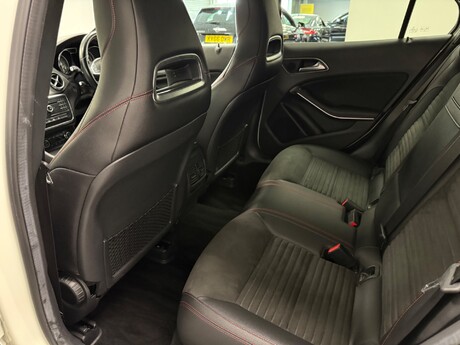 Mercedes-Benz GLA Class GLA 200 D AMG LINE 31