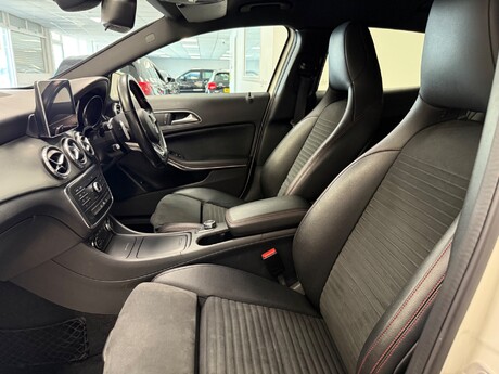 Mercedes-Benz GLA Class GLA 200 D AMG LINE 42