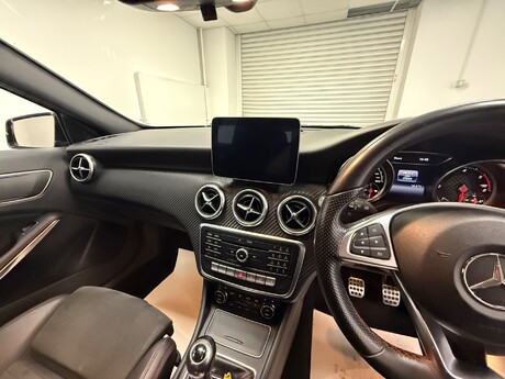 Mercedes-Benz A Class A 200 D AMG LINE EXECUTIVE 27