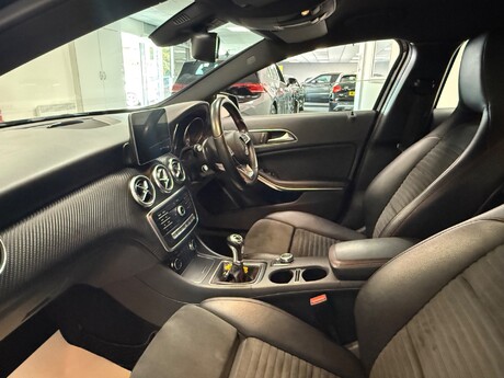 Mercedes-Benz A Class A 200 D AMG LINE EXECUTIVE 22