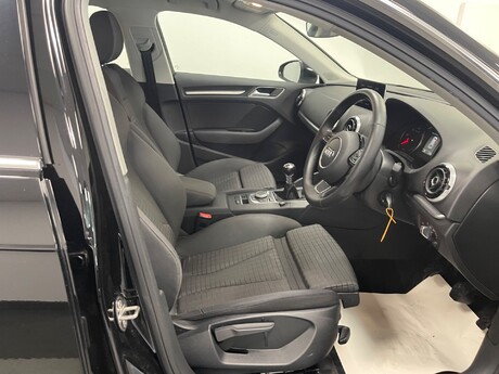 Audi A3 TDI SPORT NAV 21
