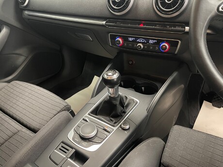 Audi A3 TDI SPORT NAV 25