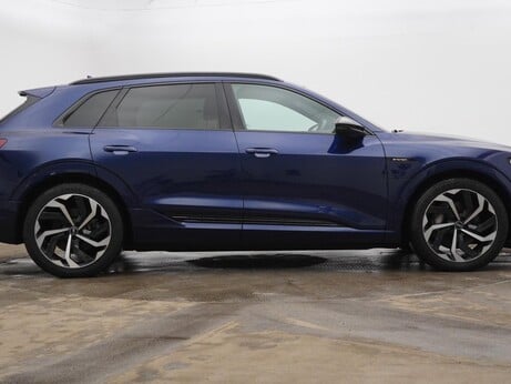 Audi E-Tron QUATTRO BLACK EDITION 1