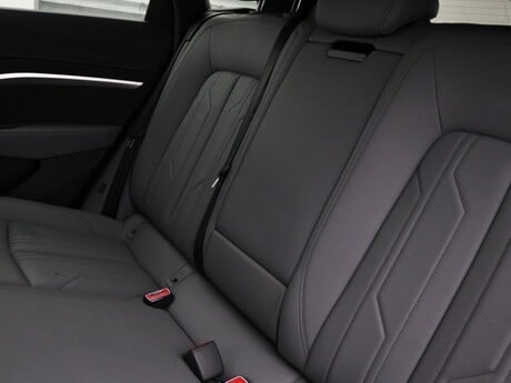 Audi E-Tron QUATTRO BLACK EDITION 8