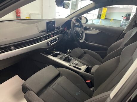 Audi A4 TFSI SPORT 3