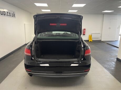 Audi A4 TFSI SPORT 30
