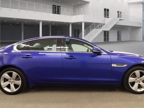 Jaguar XF D PORTFOLIO 4