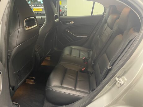 Mercedes-Benz GLA Class GLA220 CDI 4MATIC SPORT PREMIUM 17