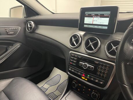 Mercedes-Benz GLA Class GLA220 CDI 4MATIC SPORT PREMIUM 25