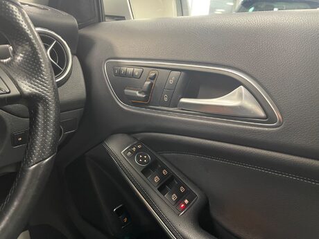 Mercedes-Benz GLA Class GLA220 CDI 4MATIC SPORT PREMIUM 27