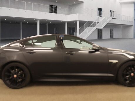 Jaguar XF D R-SPORT BLACK 5
