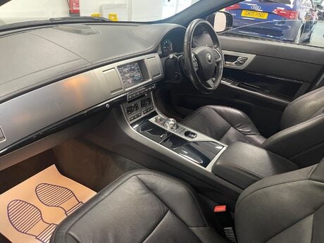 Jaguar XF D R-SPORT BLACK 3