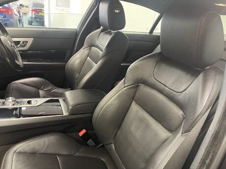 Jaguar XF D R-SPORT BLACK 17