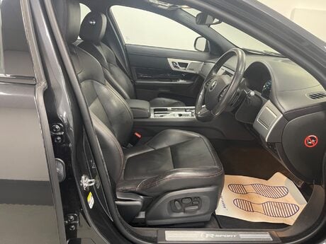 Jaguar XF D R-SPORT BLACK 23