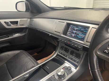 Jaguar XF D R-SPORT BLACK 24