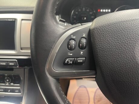 Jaguar XF D R-SPORT BLACK 30