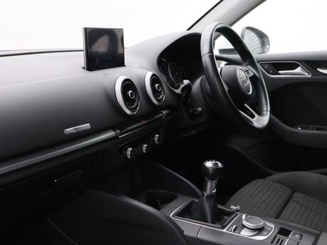 Audi A3 TFSI SPORT 2