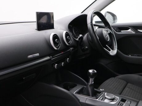 Audi A3 TFSI SPORT 1