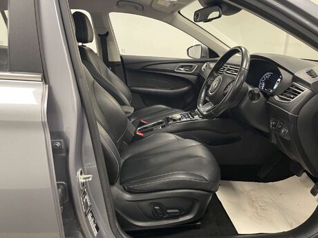 MG MG5 EXCLUSIVE 25