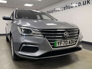 MG MG5 EXCLUSIVE 2