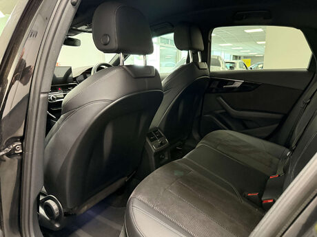 Audi A4 TFSI S LINE BLACK EDITION MHEV 33