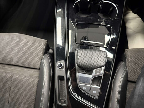 Audi A4 TFSI S LINE BLACK EDITION MHEV 41