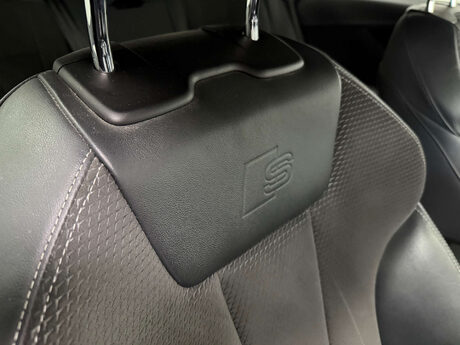 Audi A4 TFSI S LINE BLACK EDITION MHEV 28