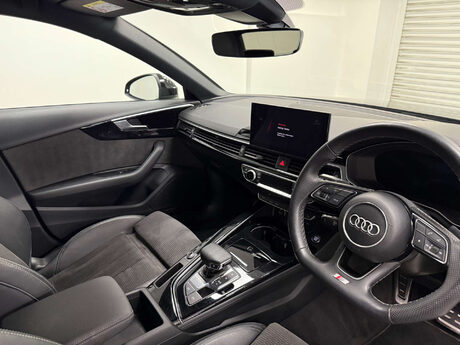 Audi A4 TFSI S LINE BLACK EDITION MHEV 26