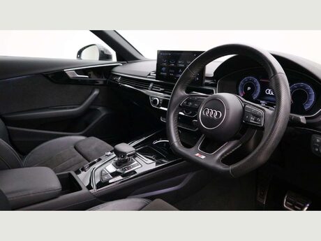 Audi A4 TFSI S LINE BLACK EDITION MHEV 12