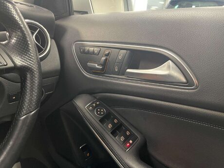 Mercedes-Benz GLA Class GLA220 CDI 4MATIC SPORT PREMIUM 27