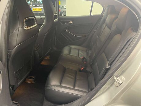 Mercedes-Benz GLA Class GLA220 CDI 4MATIC SPORT PREMIUM 17