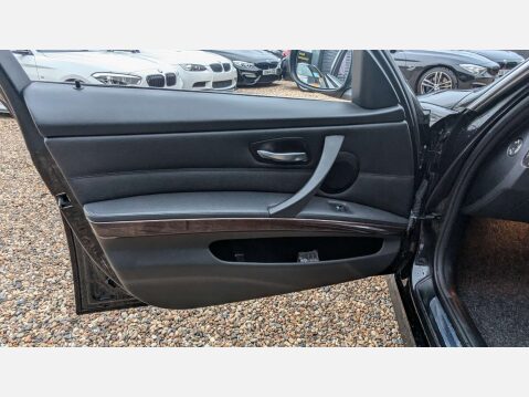 BMW 3 Series 2.0 318i Exclusive Edition Auto 4dr 21