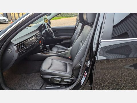 BMW 3 Series 2.0 318i Exclusive Edition Auto 4dr 22