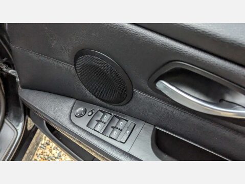 BMW 3 Series 2.0 318i Exclusive Edition Auto 4dr 17