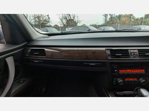 BMW 3 Series 2.0 318i Exclusive Edition Auto 4dr 27