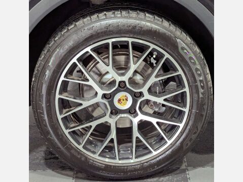 Porsche Cayenne 3.0 Cayenne V6 Auto 4WD 5dr 18