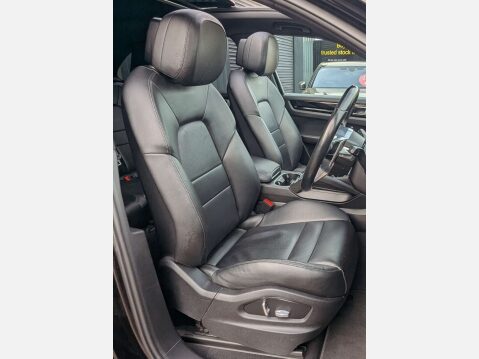 Porsche Cayenne 3.0 Cayenne V6 Auto 4WD 5dr 35