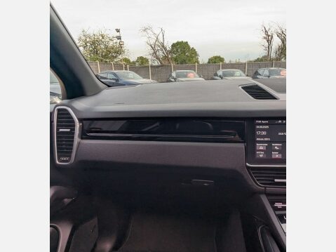Porsche Cayenne 3.0 Cayenne V6 Auto 4WD 5dr 45